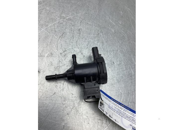 Begagnade Bränsletrycksregulator Mercedes GLC (X253) 2.0 300 e 16V 4-Matic Pris € 50,00 Marginaltabell erbjuds av Gebr Opdam B.V.
