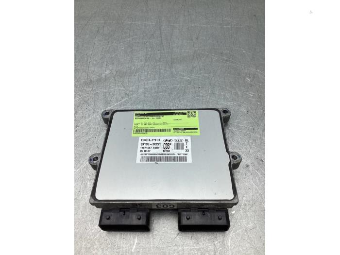 Used Engine management computer Kia Sorento I (JC) 3.3 V6 24V Price on request offered by Gebr Opdam B.V.