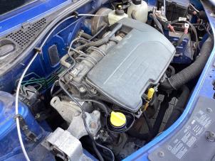 Motor van een Dacia Sandero I (BS) 1.2 16V 2010