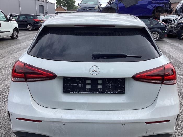 Begagnade Baklucka Mercedes A (177.0) 1.3 A-200 Turbo 16V Pris € 500,00 Marginaltabell erbjuds av Gebr Opdam B.V.