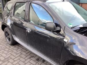 Usagé Portière 4portes avant droite Dacia Duster (HS) 1.6 16V Prix € 250,00 Règlement à la marge proposé par Gebr Opdam B.V.