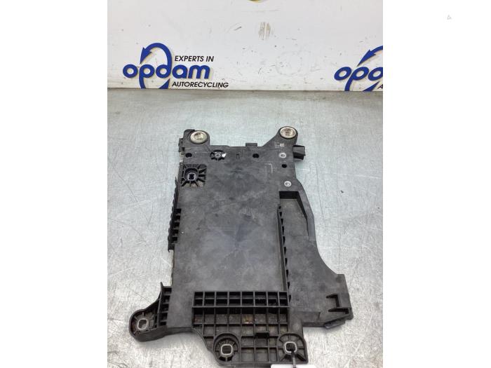 Begagnade Batterilåda Mini Mini (F56) 1.2 12V One Pris € 30,00 Marginaltabell erbjuds av Gebr Opdam B.V.