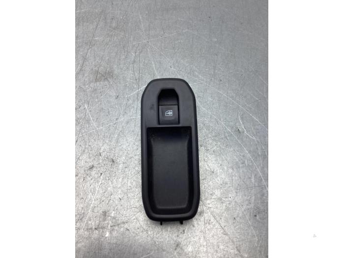 Usados Interruptor de ventanilla eléctrica Renault Express 1.5 dCi 75 Precio € 24,20 IVA incluido ofrecido por Gebr Opdam B.V.