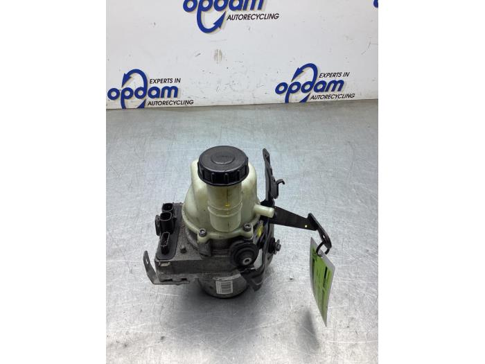 Usagé Pompe de direction Renault Express 1.5 dCi 75 Prix € 423,50 Prix TTC proposé par Gebr Opdam B.V.