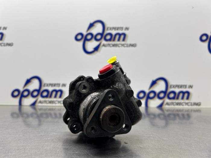 Usagé Pompe de direction Audi A6 Avant (C6) 2.7 TDI V6 24V Prix € 75,00 Règlement à la marge proposé par Gebr Opdam B.V.