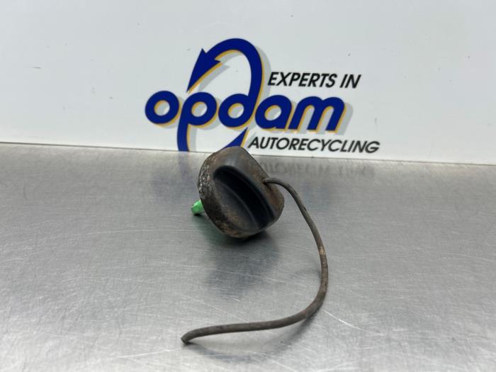 Begagnade Tanklock BMW Mini (R50/53) 1.6 16V Cooper Pris € 15,00 Marginaltabell erbjuds av Gebr Opdam B.V.