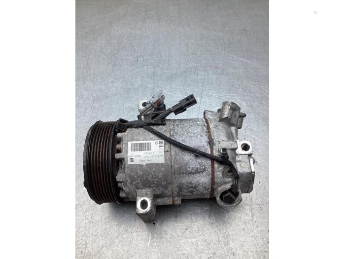 Usagé Pompe clim Renault Captur I (2R) 0.9 Energy TCE 12V Prix € 100,00 Règlement à la marge proposé par Gebr Opdam B.V.