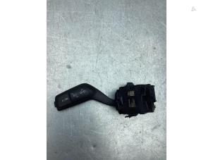 Usagé Commutateur feu clignotant Ford Focus 4 1.0 Ti-VCT EcoBoost 12V 125 Prix € 20,00 Règlement à la marge proposé par Gebr Opdam B.V.