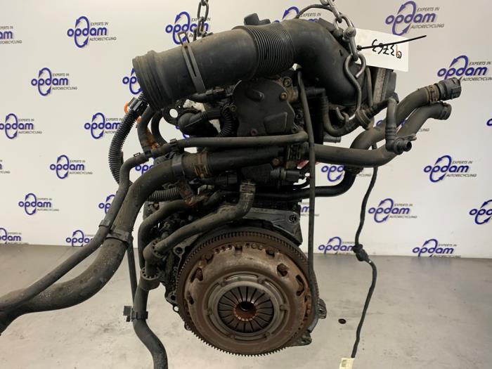 Motor van een Volkswagen Caddy III (2KA,2KH,2CA,2CH) 2.0 SDI 2004