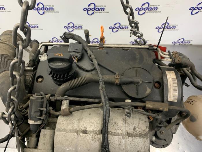Motor van een Volkswagen Caddy III (2KA,2KH,2CA,2CH) 2.0 SDI 2004