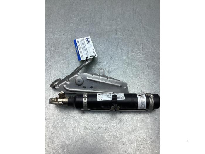 Używane Generator gazu Mercedes CLS (C257) 450 EQ Boost 3.0 24V 4-Matic Cena € 75,00 Procedura marży oferowane przez Gebr Opdam B.V.