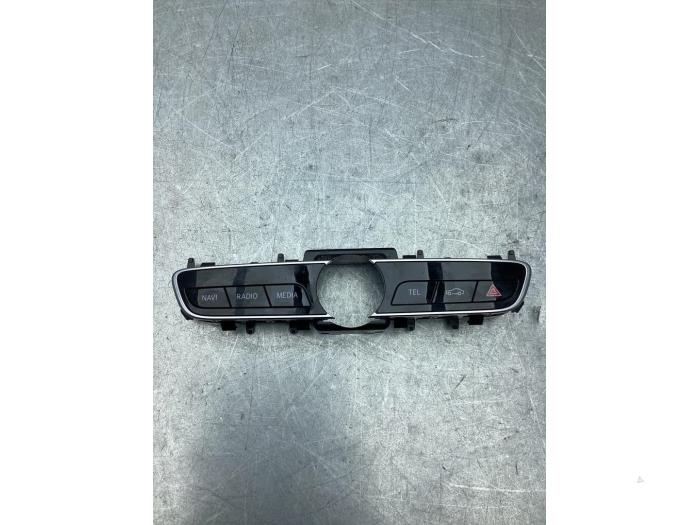 Begagnade Radiokontrollpanel Mercedes CLS (C257) 450 EQ Boost 3.0 24V 4-Matic Pris € 70,00 Marginaltabell erbjuds av Gebr Opdam B.V.