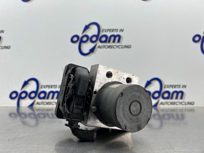 Begagnade ABS-pump Opel Astra K Sports Tourer 1.0 Turbo 12V Pris € 200,00 Marginaltabell erbjuds av Gebr Opdam B.V.
