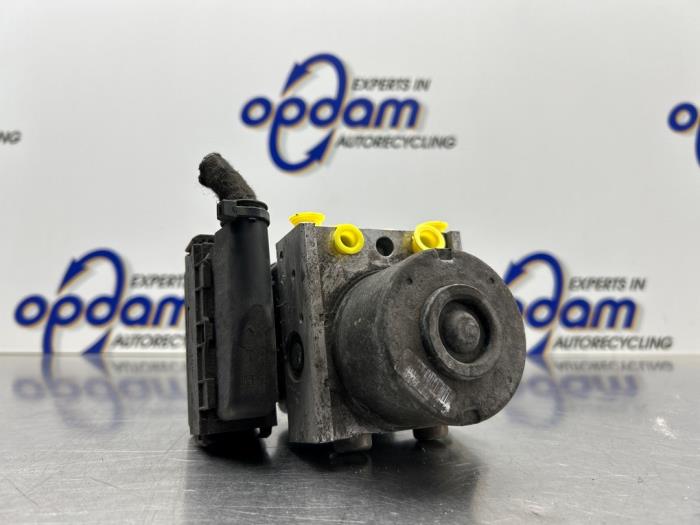 Begagnade ABS-pump Opel Astra H (L48) 1.6 16V Twinport Pris € 200,00 Marginaltabell erbjuds av Gebr Opdam B.V.