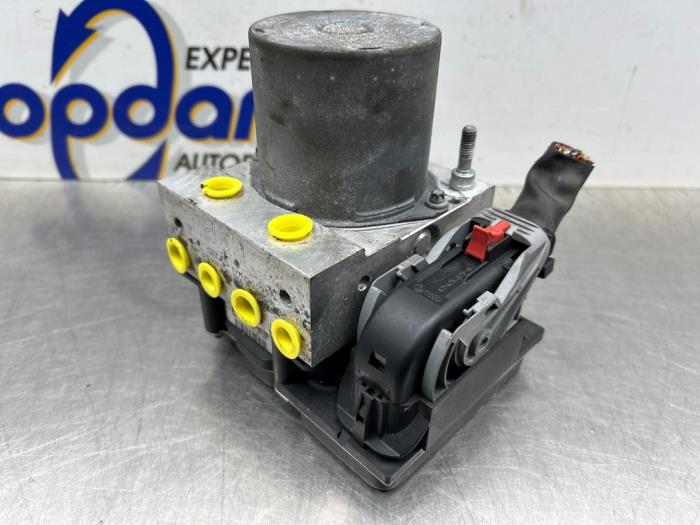 Usagé Pompe ABS Audi A4 Cabrio (B7) 2.0 TFSI 20V Prix € 75,00 Règlement à la marge proposé par Gebr Opdam B.V.
