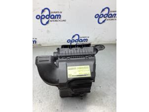 Usagé Boîtier filtre à air Renault Megane IV Estate (RFBK) 1.5 Energy dCi 110 Prix € 40,00 Règlement à la marge proposé par Gebr Opdam B.V.