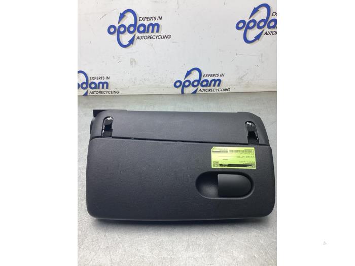 Begagnade Handskfack Mini Mini (F56) 1.2 12V One Pris € 50,00 Marginaltabell erbjuds av Gebr Opdam B.V.