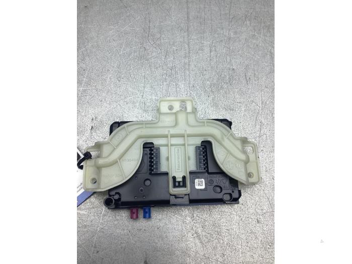 Używane Modul Bluetooth Renault Clio V (RJAB) 1.0 TCe 100 12V Cena € 125,00 Procedura marży oferowane przez Gebr Opdam B.V.