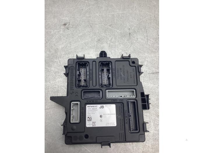 Used Body control computer Renault Clio V (RJAB) 1.0 TCe 100 12V Price € 150,00 Margin scheme offered by Gebr Opdam B.V.
