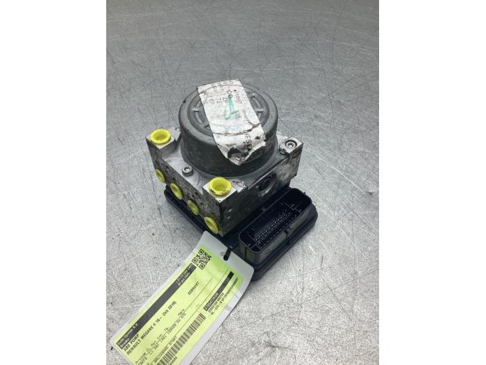 Usagé Bloc ABS Renault Megane IV Estate (RFBK) 1.5 Energy dCi 110 Prix € 125,00 Règlement à la marge proposé par Gebr Opdam B.V.