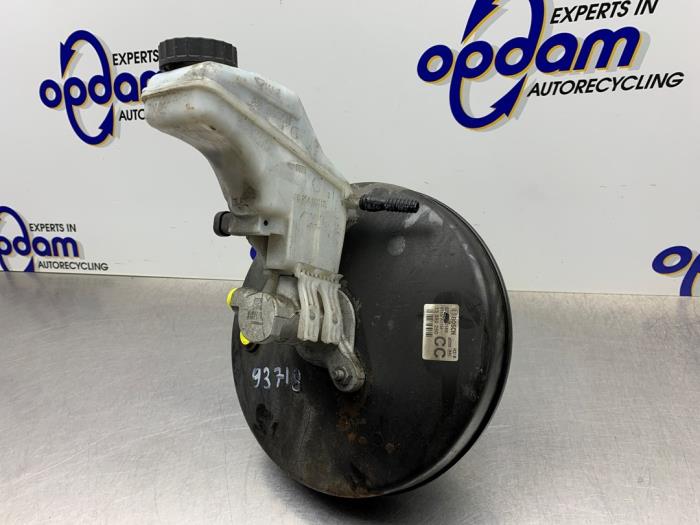 Usagé Servo frein Opel Adam 1.2 16V Prix € 150,00 Règlement à la marge proposé par Gebr Opdam B.V.