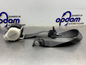 Gebrauchte Sicherheitsgurt links hinten Opel Adam 1.2 16V Preis € 40,00 Margenregelung angeboten von Gebr Opdam B.V.