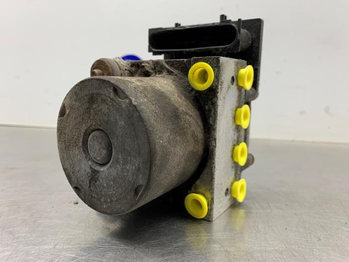 Begagnade ABS-pump Hyundai Getz 1.3i 12V Pris € 75,00 Marginaltabell erbjuds av Gebr Opdam B.V.
