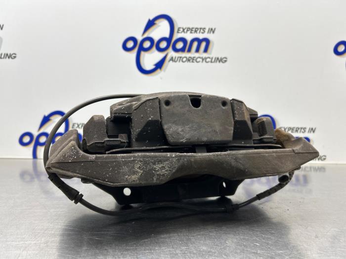 Gebrauchte Bremszange links vorne BMW 5 serie (F10) 535d 24V Preis € 125,00 Margenregelung angeboten von Gebr Opdam B.V.