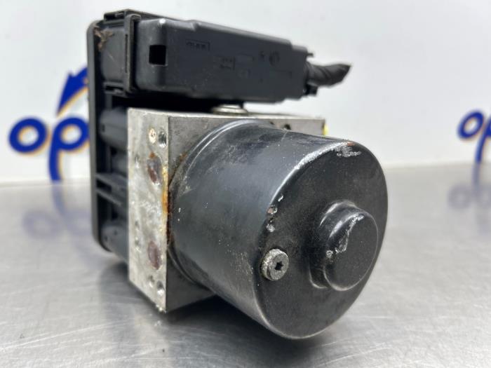 Begagnade ABS-pump Volkswagen Touran (1T1/T2) 1.6 Pris € 125,00 Marginaltabell erbjuds av Gebr Opdam B.V.