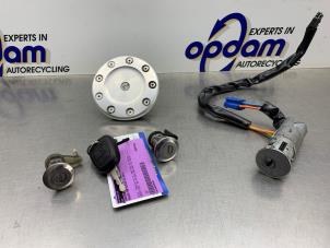 Begagnade Cylinderlåsuppsättning (komplett) Peugeot 206+ (2L/M) 1.4 XS Pris € 60,00 Marginaltabell erbjuds av Gebr Opdam B.V.