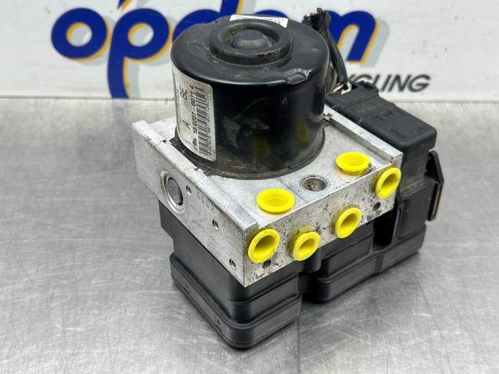Begagnade ABS-pump Ford Focus 2 C+C 2.0 16V Pris € 125,00 Marginaltabell erbjuds av Gebr Opdam B.V.