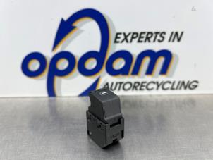 Usados Interruptor de ventanilla eléctrica Volkswagen Sharan (7M8/M9/M6) 2.8 V6 24V Precio € 25,00 Norma de margen ofrecido por Gebr Opdam B.V.
