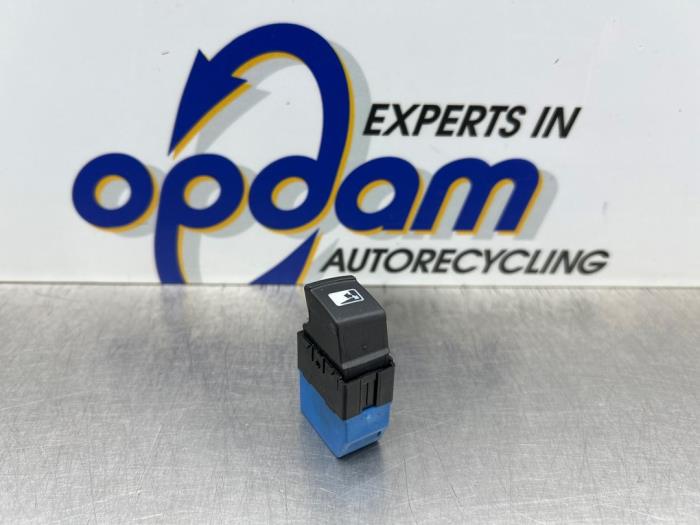 Usados Interruptor de ventanilla eléctrica Volkswagen Sharan (7M8/M9/M6) 2.8 V6 24V Precio € 35,00 Norma de margen ofrecido por Gebr Opdam B.V.