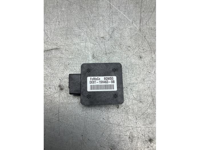 Używane Antena GPS Ford B-Max (JK8) 1.0 EcoBoost 12V 100 Cena € 25,00 Procedura marży oferowane przez Gebr Opdam B.V.