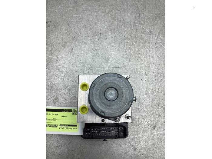 Begagnade ABS-pump Mercedes A (177.0) 1.3 A-160 Turbo 16V Pris € 250,00 Marginaltabell erbjuds av Gebr Opdam B.V.