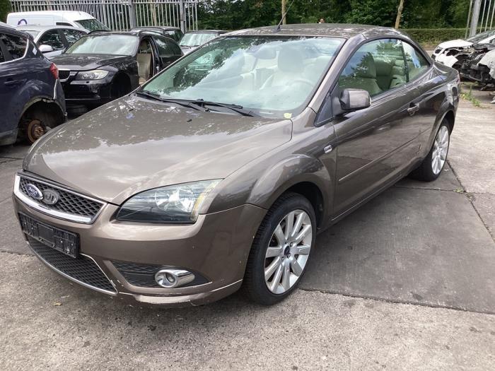 Używane Reflektor lewy Ford Focus 2 C+C 2.0 16V Cena € 50,00 Procedura marży oferowane przez Gebr Opdam B.V.