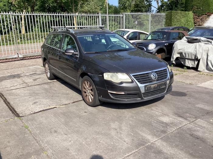 Używane Panel przedni Volkswagen Passat Variant (3C5) 2.0 FSI 16V Cena € 225,00 Procedura marży oferowane przez Gebr Opdam B.V.