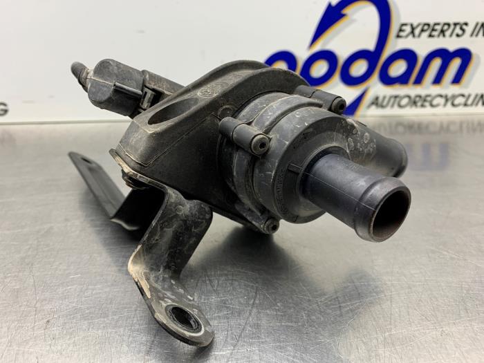 Begagnade Extra vattenpump Volkswagen Golf VI (5K1) 1.4 TSI 122 16V Pris € 25,00 Marginaltabell erbjuds av Gebr Opdam B.V.