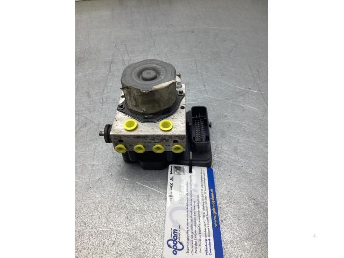 Begagnade ABS-pump Renault Kadjar (RFEH) 1.2 Energy TCE 130 Pris € 150,00 Marginaltabell erbjuds av Gebr Opdam B.V.