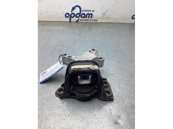 Used Engine mount Renault Kadjar (RFEH) 1.2 Energy TCE 130 Price € 35,00 Margin scheme offered by Gebr Opdam B.V.