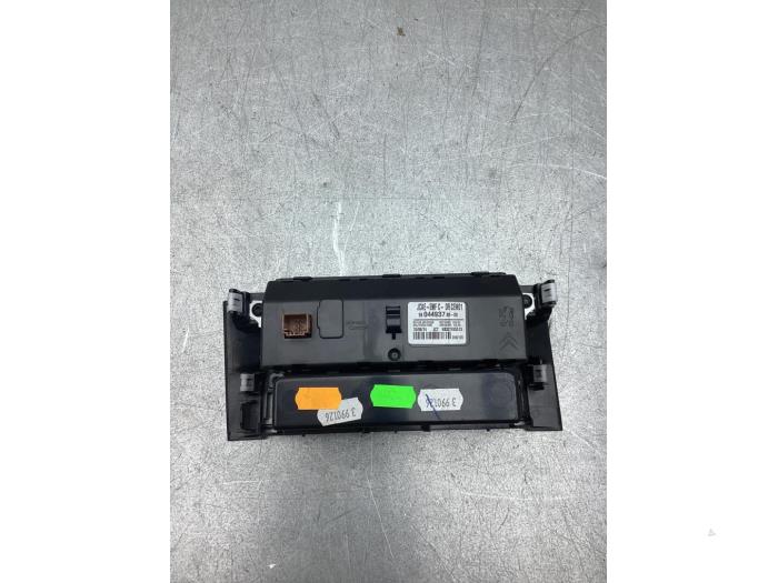 Begagnade Innerdisplay Citroen C4 Berline (NC) 1.2 12V PureTech 130 Pris € 30,00 Marginaltabell erbjuds av Gebr Opdam B.V.