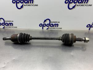 Usagé Arbre de transmission avant gauche Opel Karl 1.0 12V Prix € 50,00 Règlement à la marge proposé par Gebr Opdam B.V.