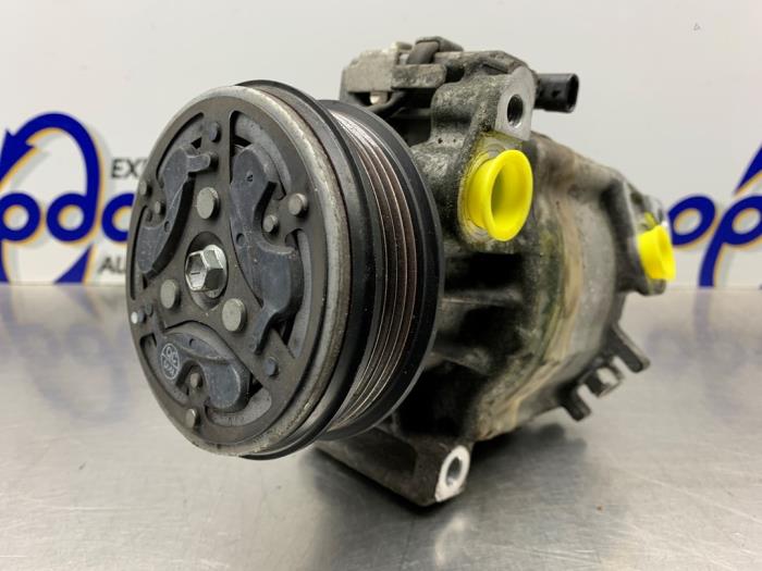 Usagé Pompe clim Opel Karl 1.0 12V Prix € 150,00 Règlement à la marge proposé par Gebr Opdam B.V.