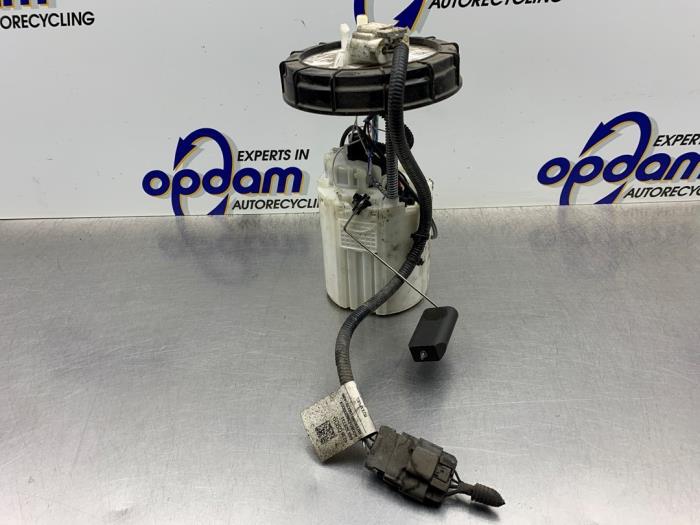 Begagnade Bensinpump Opel Karl 1.0 12V Pris € 70,00 Marginaltabell erbjuds av Gebr Opdam B.V.