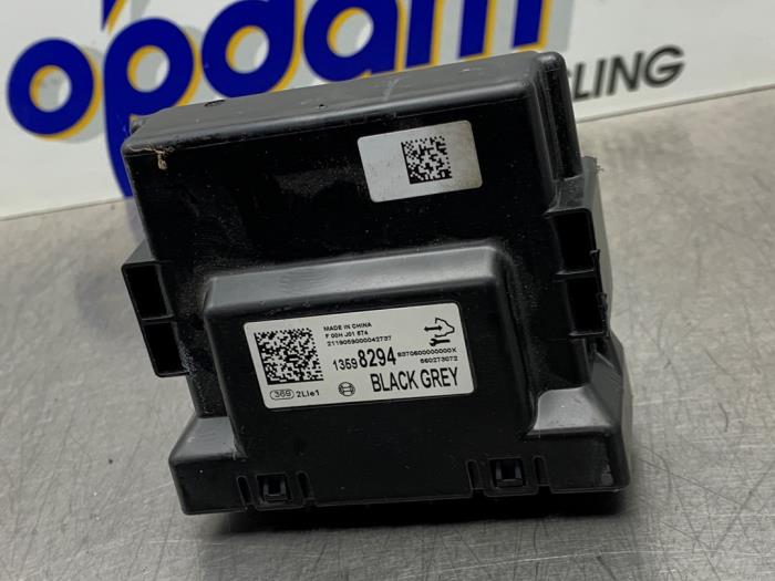 Używane Modul gateway Opel Karl 1.0 12V Cena € 35,00 Procedura marży oferowane przez Gebr Opdam B.V.