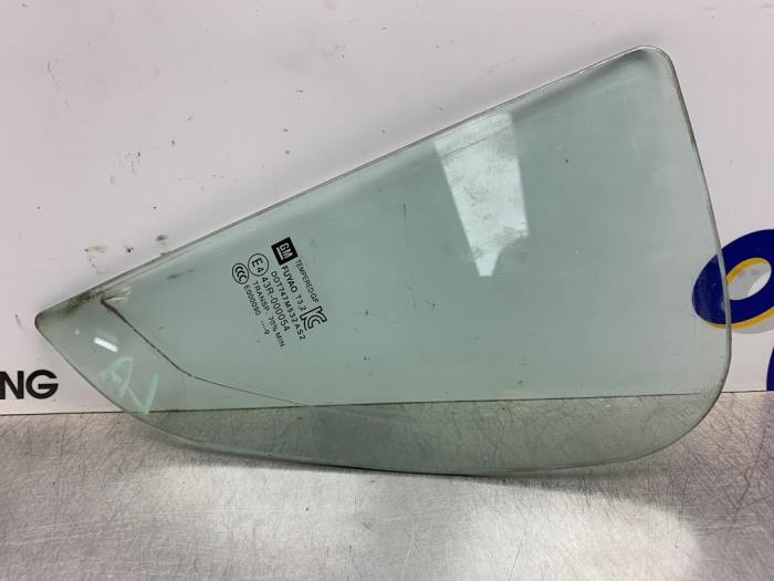 Usados Ventanilla triangular izquierda detrás Opel Karl 1.0 12V Precio € 30,00 Norma de margen ofrecido por Gebr Opdam B.V.