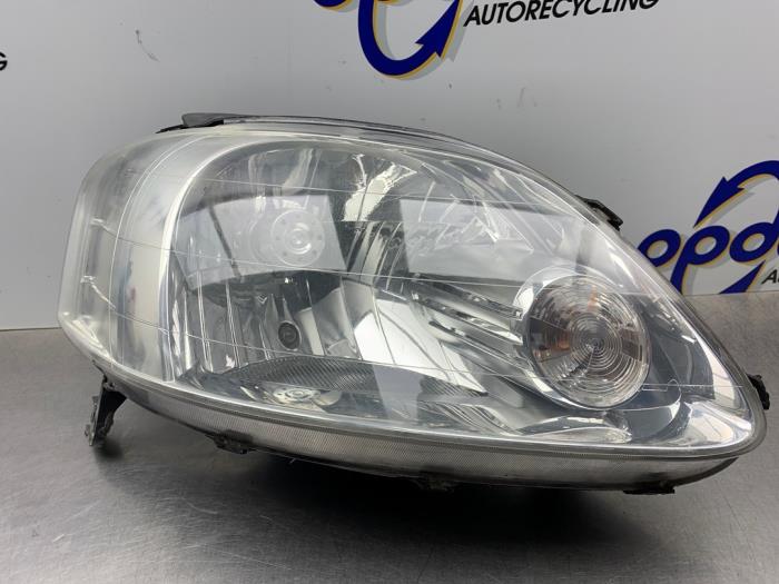 Używane Reflektor prawy Volkswagen Fox (5Z) 1.2 Cena € 50,00 Procedura marży oferowane przez Gebr Opdam B.V.