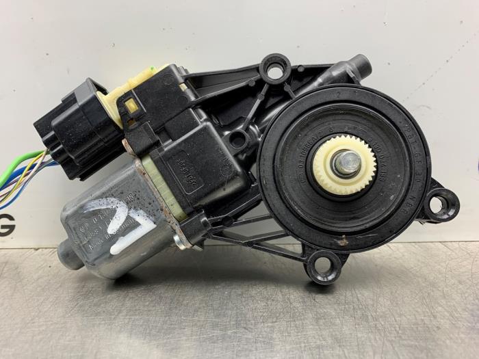 Usados Motor de ventanilla de puerta Ford Fiesta 6 (JA8) 1.0 EcoBoost 12V 100 Precio € 50,00 Norma de margen ofrecido por Gebr Opdam B.V.