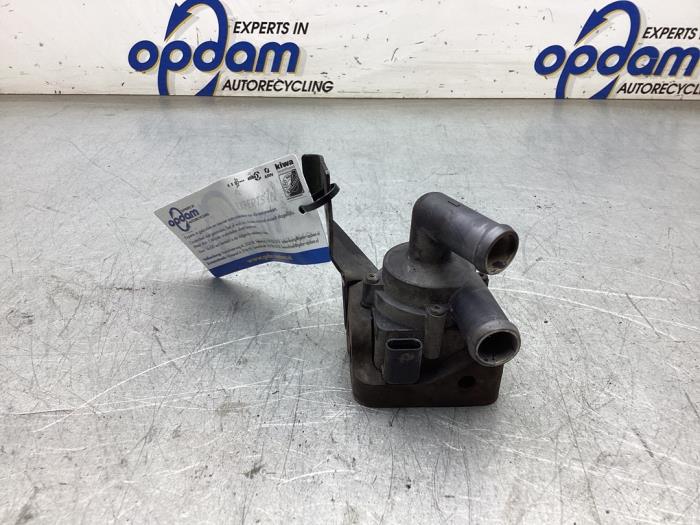 Begagnade Extra vattenpump BMW 6 serie (F12) 650i V8 32V Pris € 40,00 Marginaltabell erbjuds av Gebr Opdam B.V.