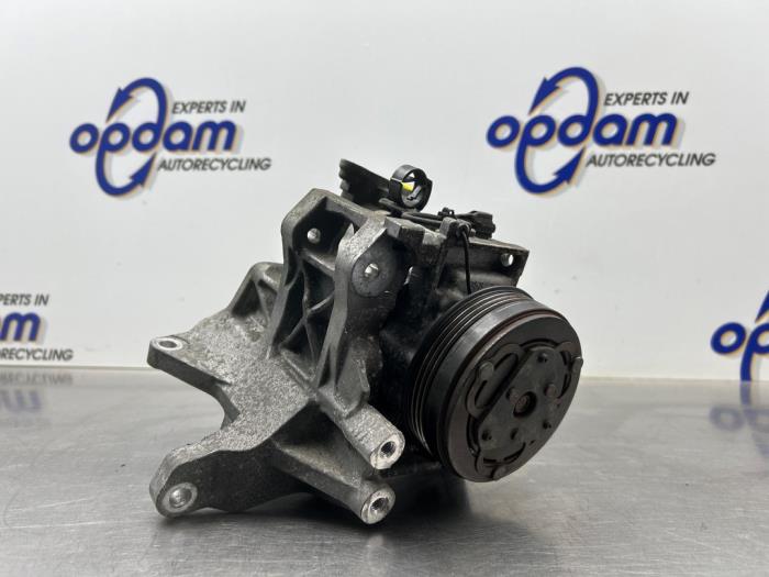 Usagé Pompe clim Subaru Forester (SG) 2.0 16V X Prix € 200,00 Règlement à la marge proposé par Gebr Opdam B.V.
